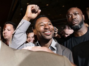 Mosley_Grand_Arrival_110503_001a