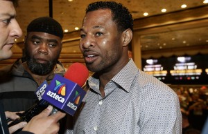 Mosley_Grand_Arrival_110503_003a